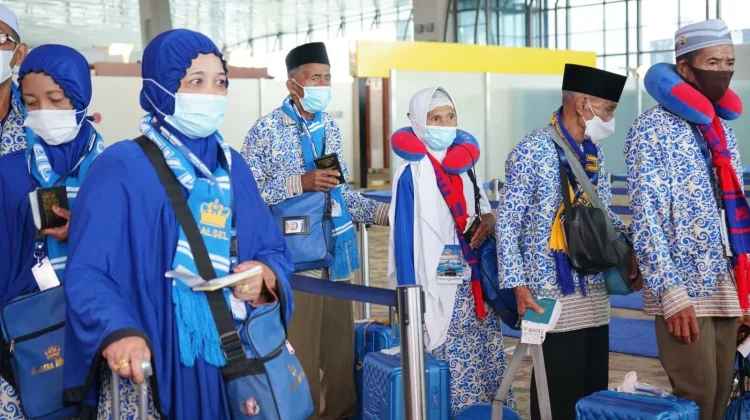80 Indonesian Pilgrims Depart for Umrah Amid Middle East Escalation