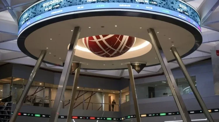 Foreign Investor Buybacks Turn Positive in February: OJK