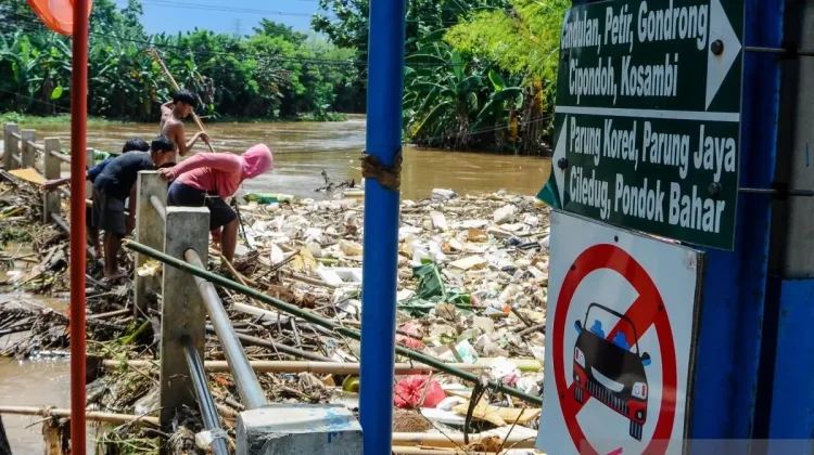 Lawmakers Demand Immediate Action on Urban Dumping Sites in Jakarta