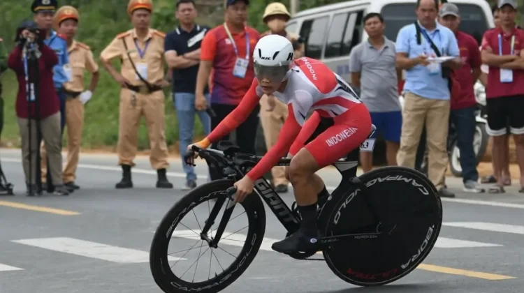Ayustina Keeps Yellow Jersey Despite Tough Second Stage at Tour of Vietnam 2026