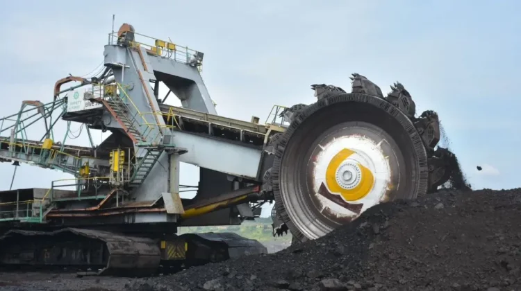 Govt Urges Mining SOEs to Lead Decarbonization Efforts