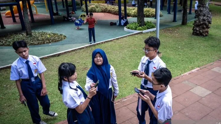 Govt Officially Issues Age Restriction Regulations for Digital Platforms