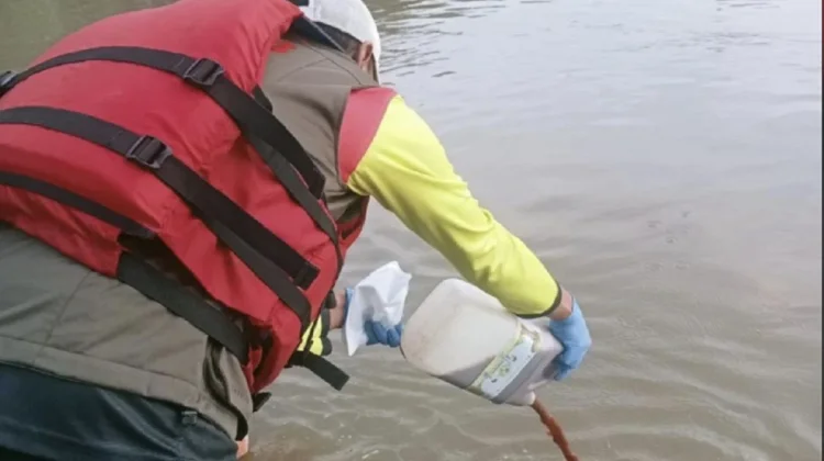 Govt, Local Community Neutralize Chemical Pollution in Tangerang River