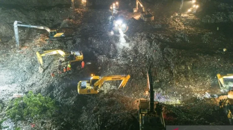 Environment Minister Decries Bantargebang Tragedy as Failed Waste Management