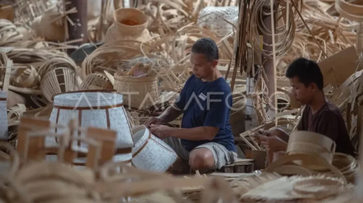 Geopolitical Tensions Force Yogyakarta Artisans to Redraw Global Export Maps