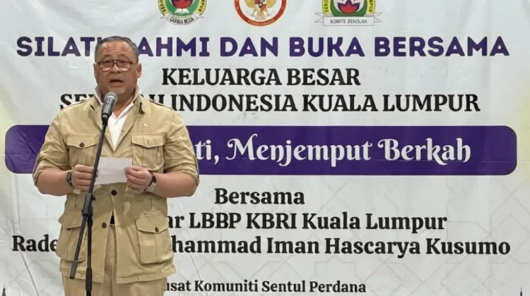Indonesian Ambassador Meets Sekolah Indonesia Students at Ramadan Gathering