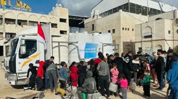 Indonesia Sends 200,000 Liters of Clean Water to Gaza Communities