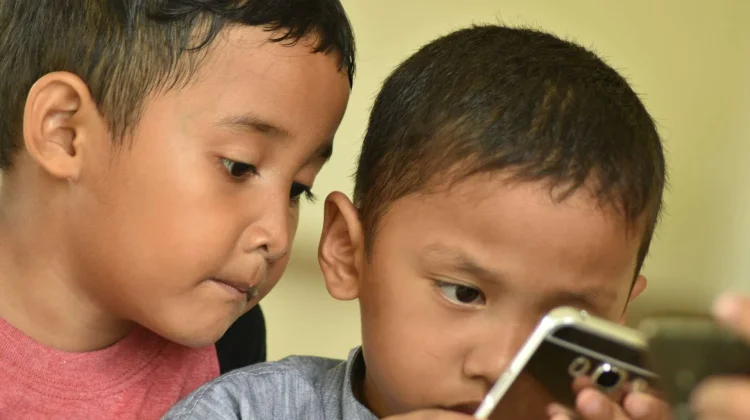 Ministries Collaborate to Restrict Social Media Access for Children Under 16