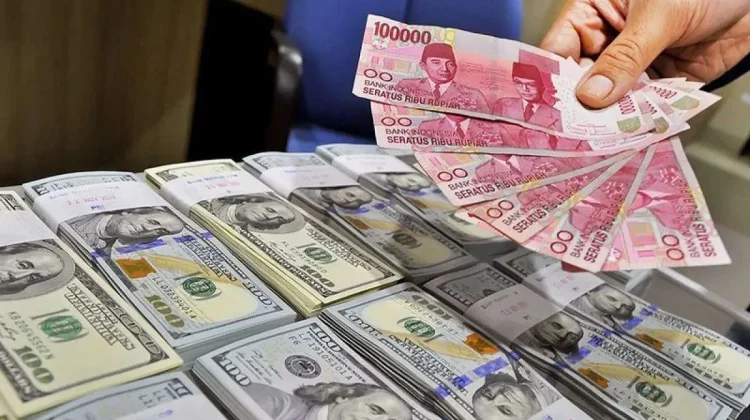 Rupiah Under Pressure as Economists See BI Holding Rate at 4.75 Percent