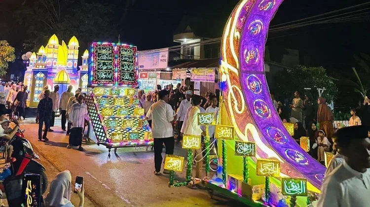 South Kalimantan's Kotabaru Residents Celebrate Eid with Tanglong Festival