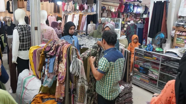 Indonesia Eyes 5.5 Percent Q1 Growth on Ramadan Spending Boost