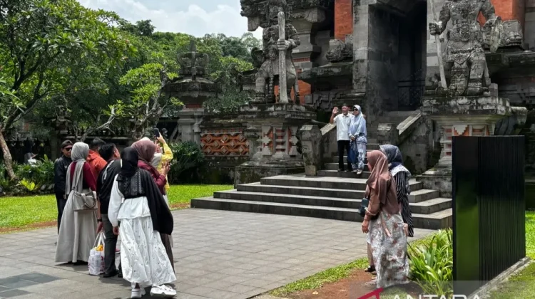 TMII Hosts Cultural Parade and Kecak Dance to Entertain Visitors