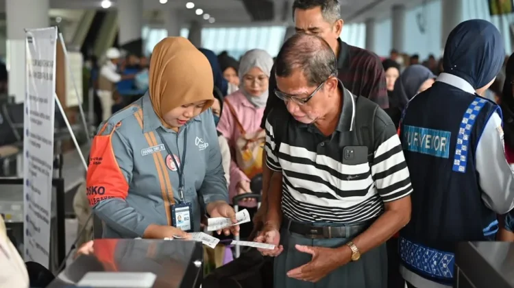 Over 327,000 Travelers Return to Java After Eid