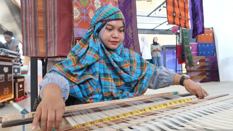 Lombok-Bali Textiles Set for International Debut in Australia