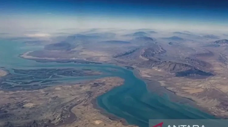 Iran Grants Selective Passage to Friendly Nations in Strait of Hormuz