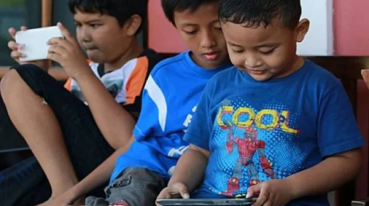 Ministry Oversees Social Media Restrictions for Children Under 16