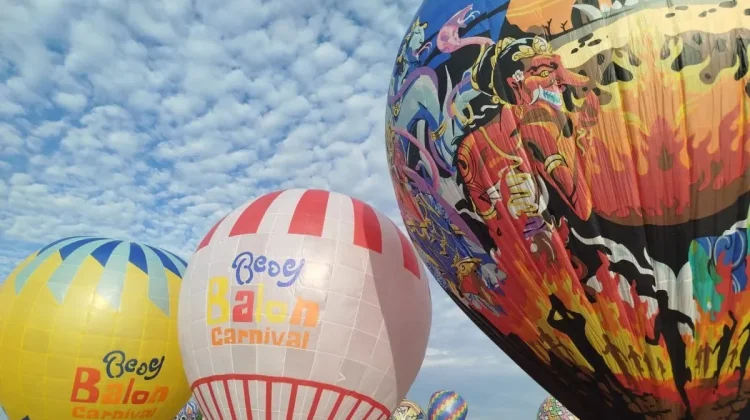 Reog Balloon Carnival Lights Up Ponorogo Skies in Safe Display of Tradition