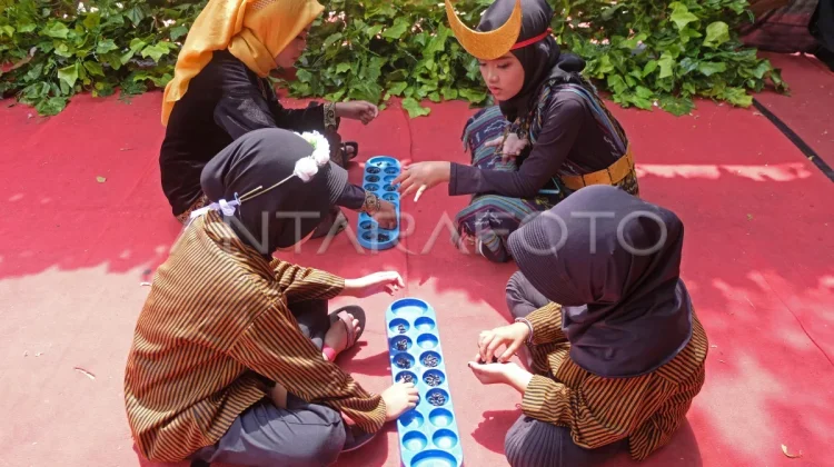 Congkak Revived in Bukittinggi as Tool for Cultural and Cognitive Growth