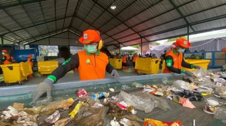 South Jakarta Records 1,120 Tons of Daily Waste During Eid Holidays
