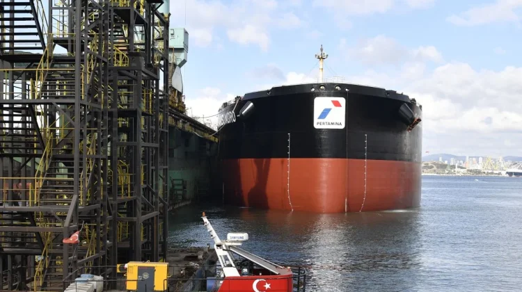 Middle East Conflict Disrupts Global Shipping, Raises Risks for Indonesian Trade