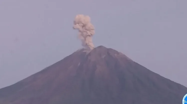 East Java’s Mount Semeru Erupts Nine Times with Ash Rising 1,000 Meters
