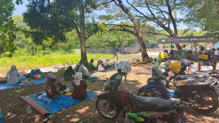 Kedungdowo Kramat Dam: Batang’s Affordable Oasis for Nature and Culinary Lovers