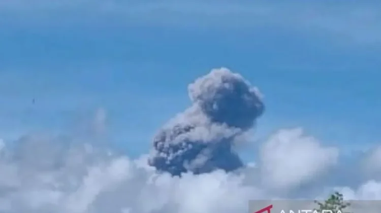 Mount Dukono Erupts in North Maluku, Sending Ash Column 1,000 Meters High