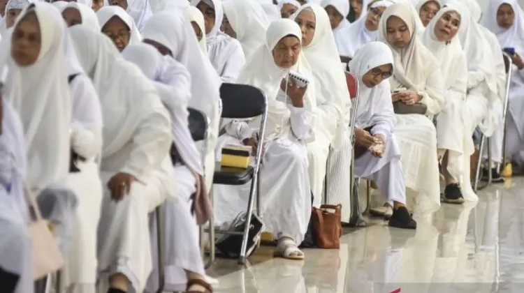 Indonesia Addresses Increased Hajj Flight Costs Amid Fuel Price Hikes