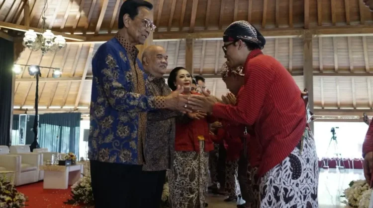 Sultan Urges Religious Leaders to Use Mosques for National Education