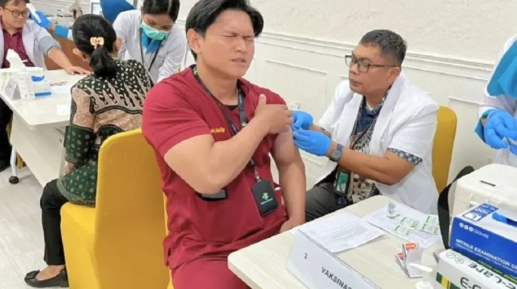 Indonesia Begins Measles Vaccination Program for Healthcare Workers