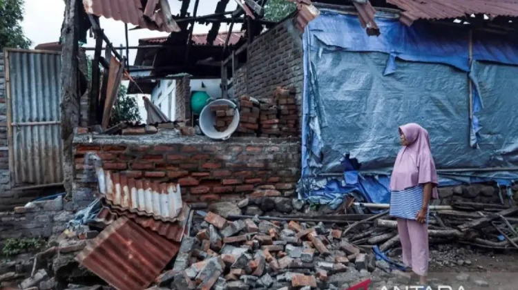 Relief Efforts Ongoing for Over 1,100 Displaced by East Flores Quake
