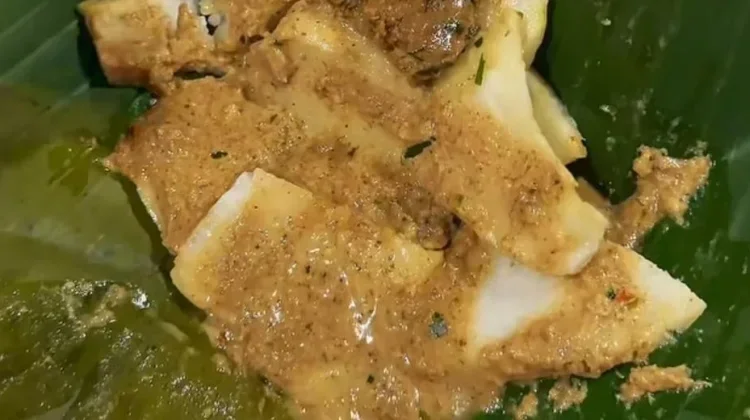 'Kupat Cabuk Rambak', Signature Solo Dish from Central Java