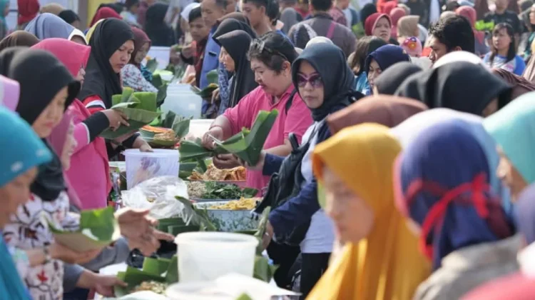 House Speaker Sees Plastic Price Hike as Momentum for Green Economy