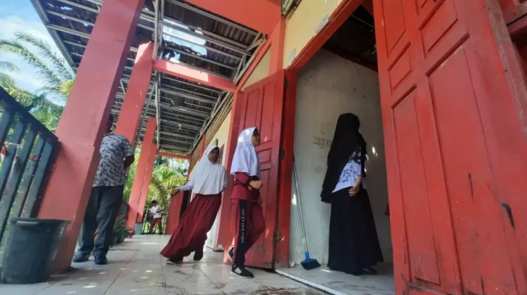 Govt Completes Revitalization of 349 Schools in West Sumatra