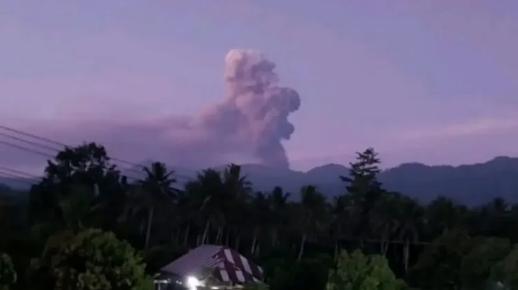 Mount Dukono Erupts in North Halmahera, Launching 1.4 km Ash Column