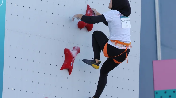 Climber Rajiah Channels Kartini Spirit to Break Barriers in Climbing