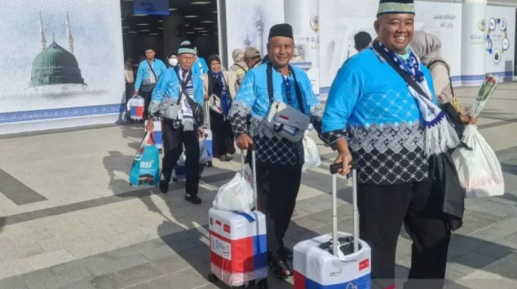 Nearly 6,000 Indonesian Pilgrims Arrive in Madinah for Hajj