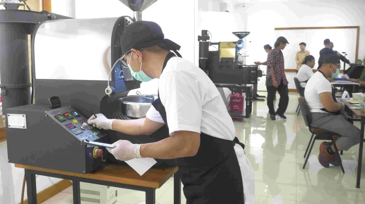 Govt Pushes for Coffee Roaster Competency Improvement Amid Consumption Growth