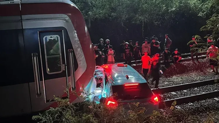 Bekasi Timur Station Closed After Train Accident