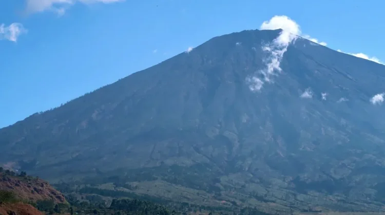Rinjani-Lombok Retains UNESCO Global Geopark Status with Second Green Card