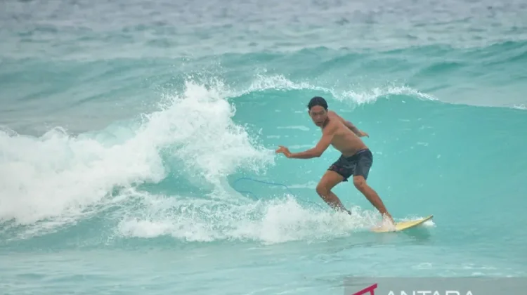 Tourism Minister Urges Infrastructure Boost for Mentawai Surfing Hub