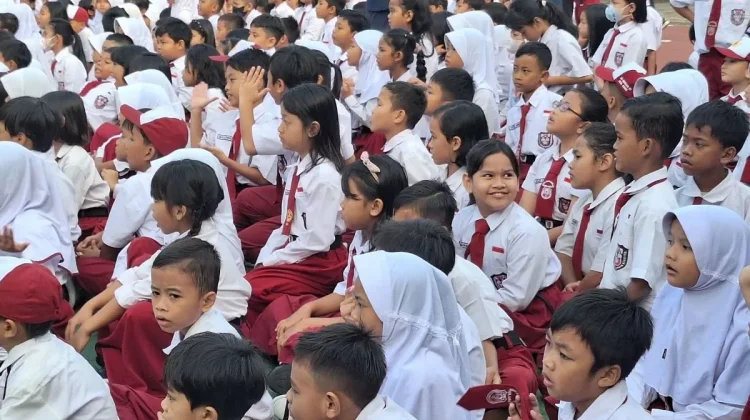 Jakarta’s Free School Expansion Targets Reduction in Dropout Children