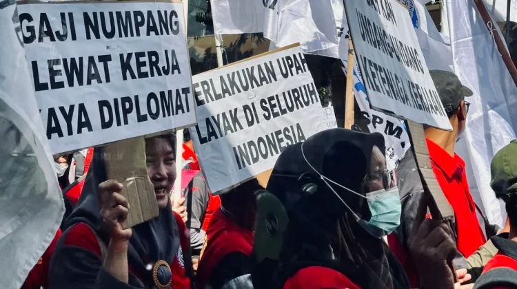 Sea of Workers Fill Monas for May Day 2026