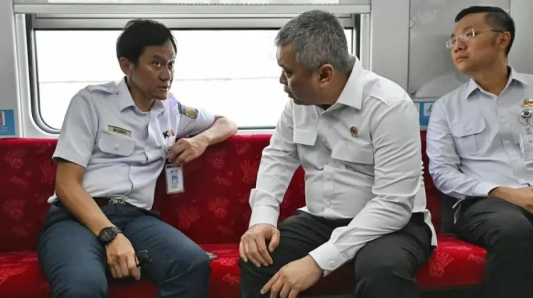 Authorities Probe East Bekasi Train Collision, Aid Victims