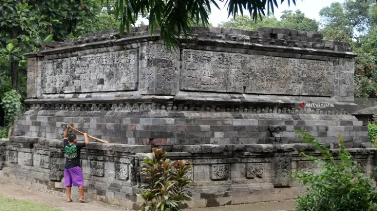 The Allure of Sri Tanjung Relief at Surowono Temple in Kediri