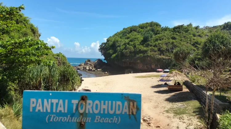 Torohudan Beach: Gunungkidul’s Hidden White-Sand Escape