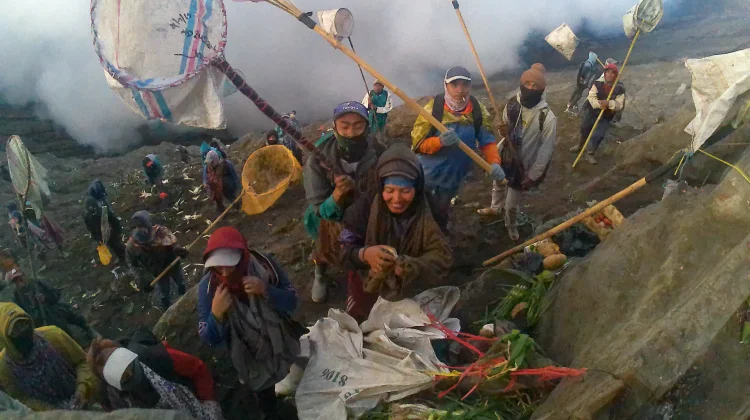 Mount Bromo Temporarily Closes for Sacred Yadnya Kasada Ritual