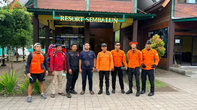 Fog and Fading Light Halt Helicopter Rescue of Malaysian Climber on Mount Rinjani