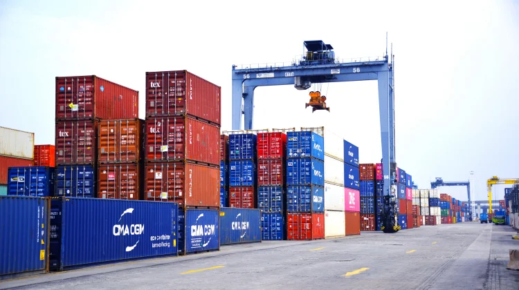 Govt Optimistic on National Trade Growth Amidst Global Economic Uncertainty