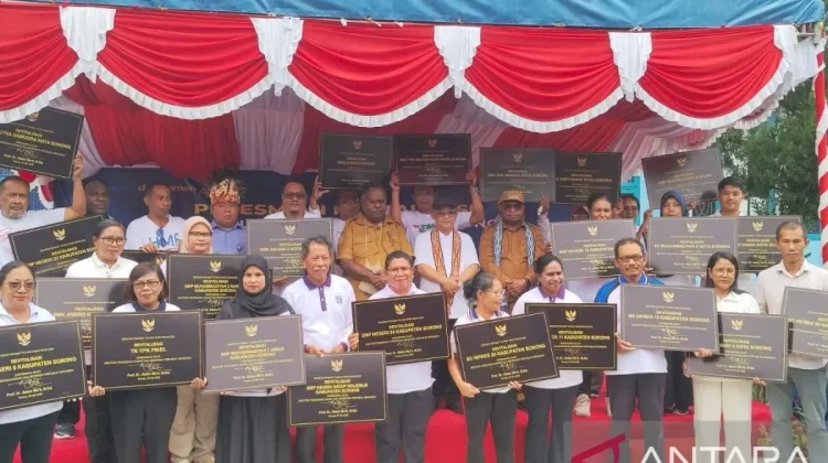 Indonesia’s School Revitalization Spurs Jobs, Local Growth